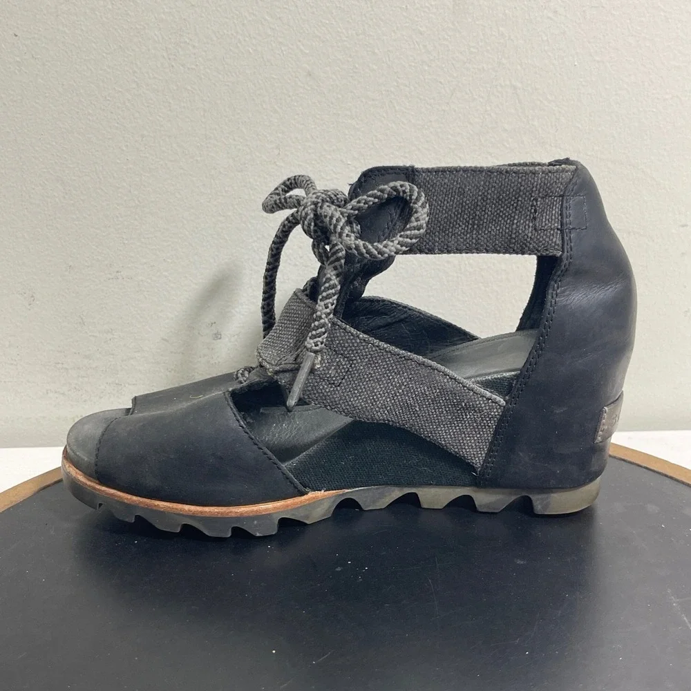 Sorel Joanie Lace Up Wedge Sandals Women Size 8 Peep Toe Black Charcoal Gorpcore